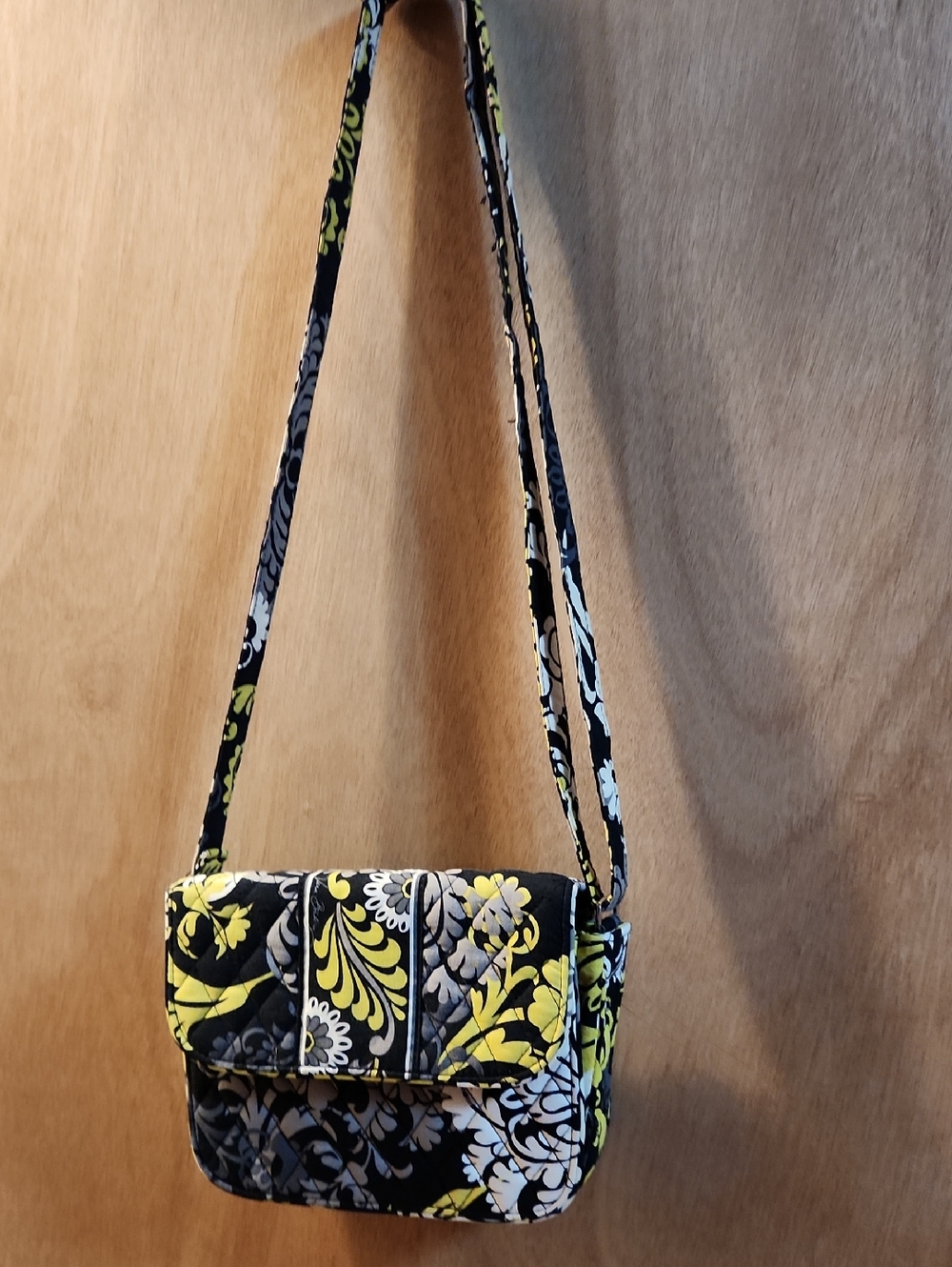 Nwot Vera Bradley Quilted Crossbody Or Shoulder Bag in Black, Yellow & Gray